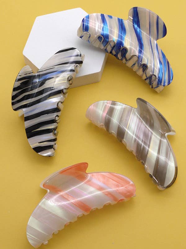 JUMBO STRIPE ACETATE HAIR CLAW CLIPS | 40H562 for wholesale by JOSSLYN by wall to wall