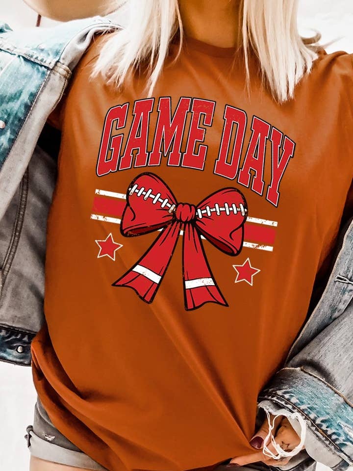 Camiseta Gráfica Plus de Futebol Dia de Jogo Vermelho com Laço por atacado de COLORBEAR