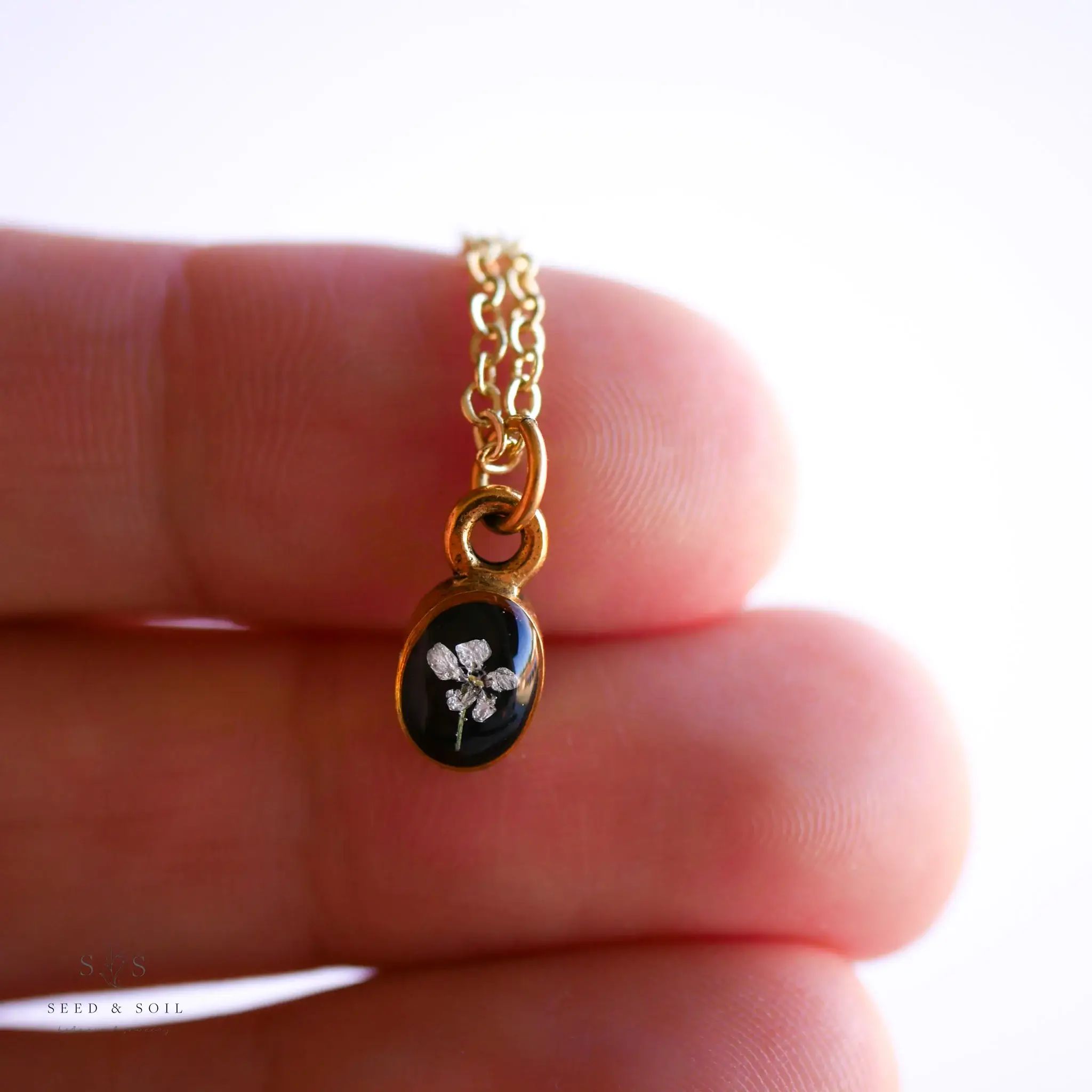 Seed & Soil Botanical Jewelry - Vente Colliers à pendentif - Petit collier ovale1