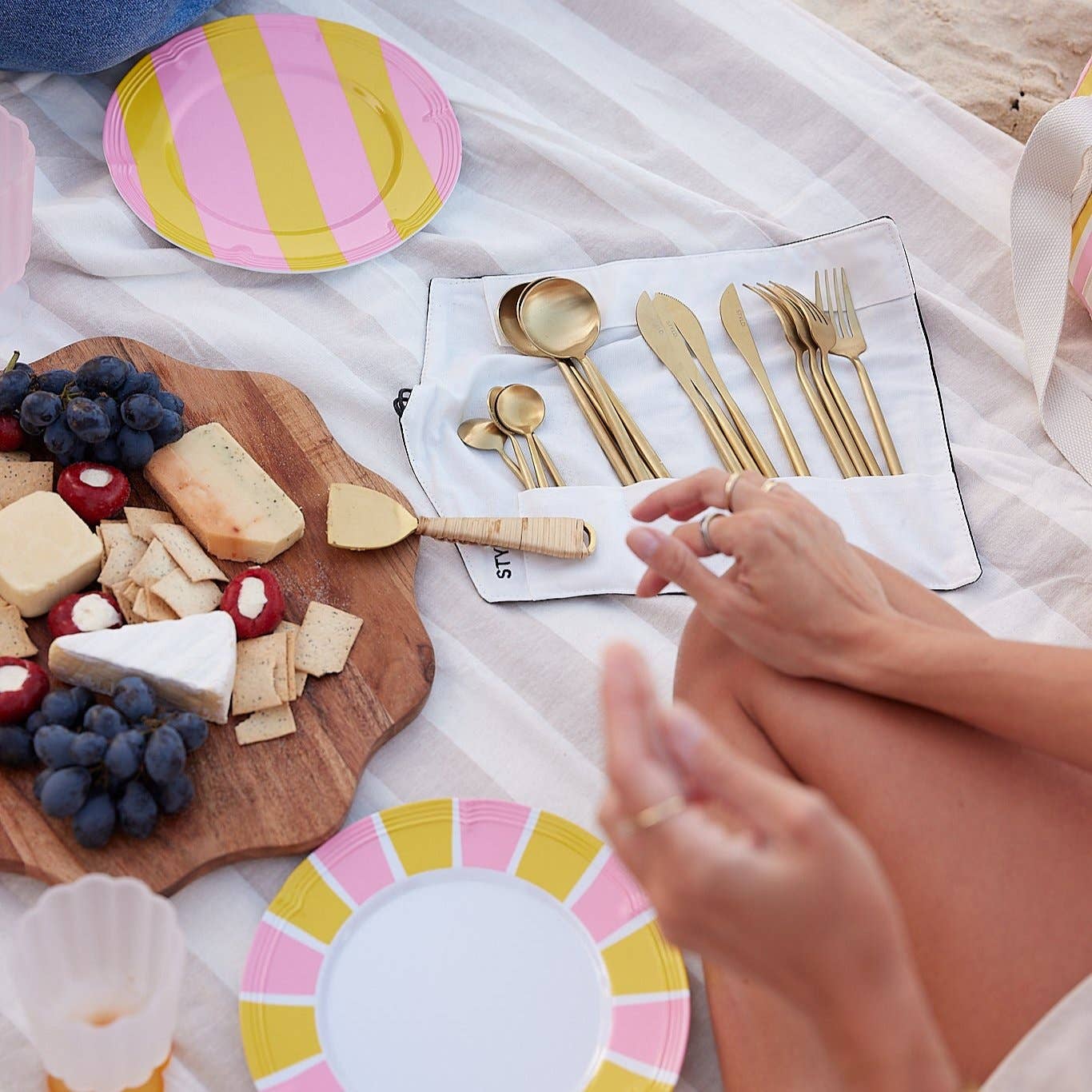 STYLD. - Wholesale Tableware set - Baby, Let's Go Outside Melamine Plate Set | Striped10