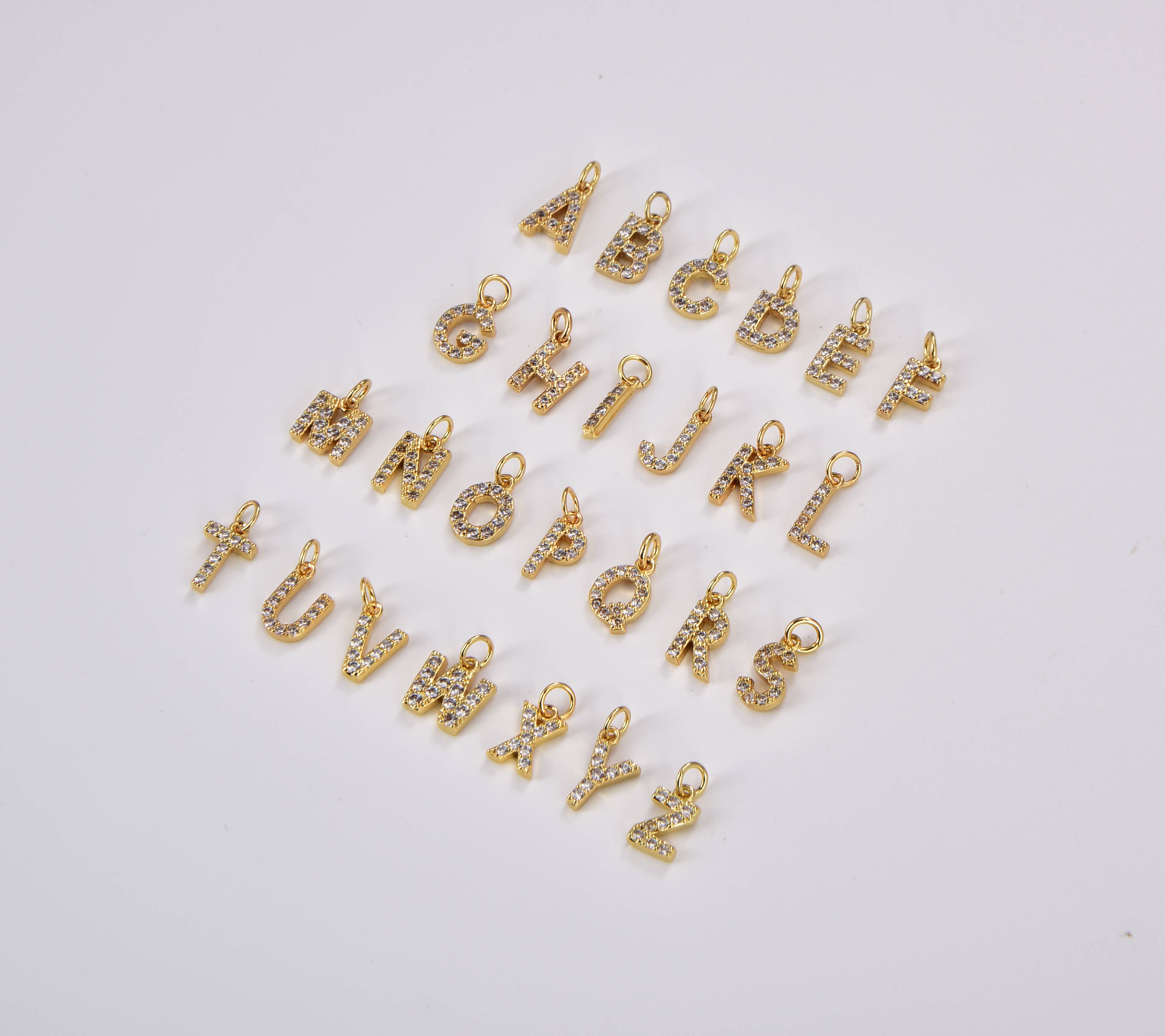 Beads Creation - Vente Breloques/médailles personnalisées - Breloques initiales en or CZ Micro Pavé, lettre A-Z CP48223