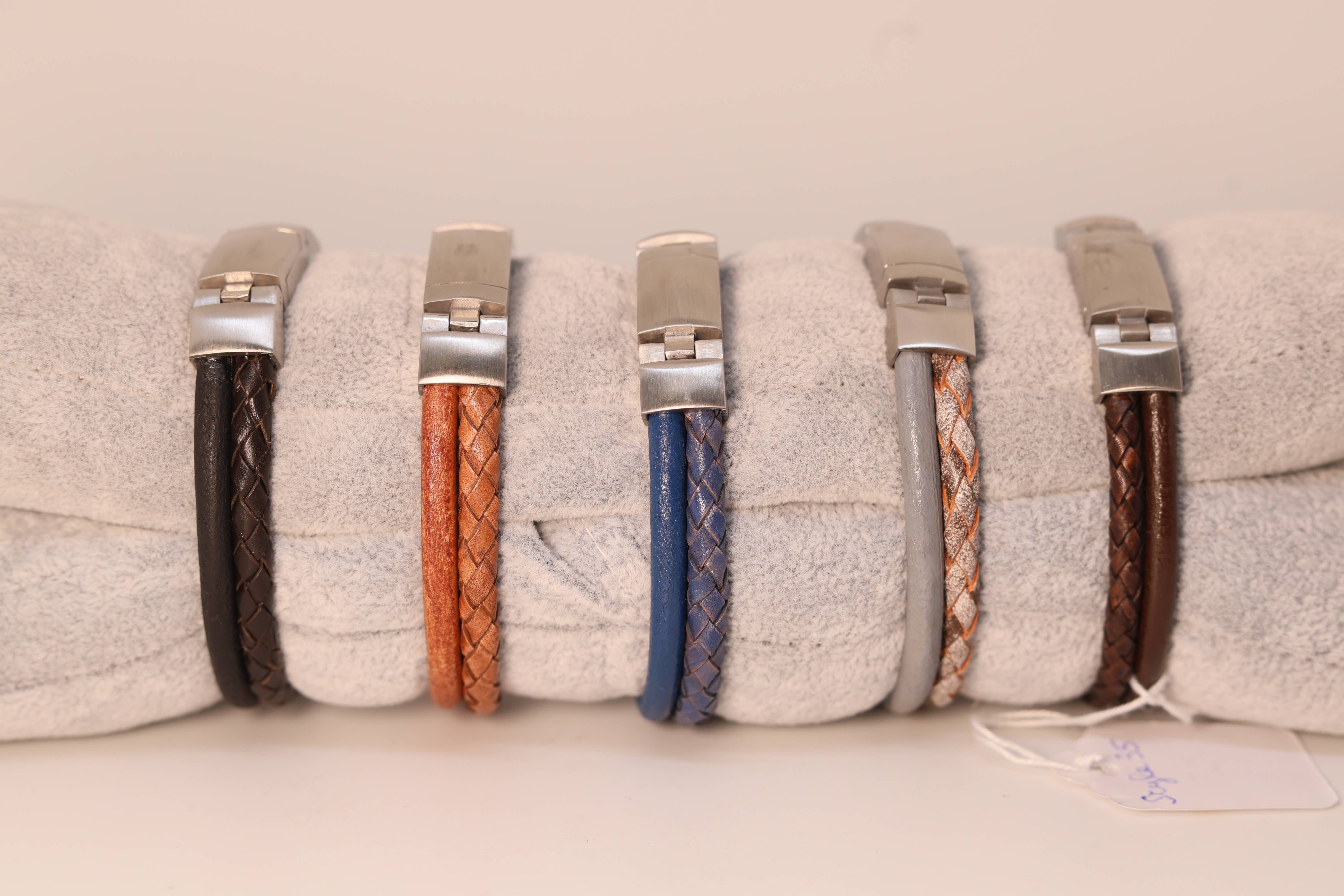 Sun Enterprises B.V. - Wholesale Woven/Braided Bracelet - Mix Braided Leather Bracelet with Silver Lock 11mm0