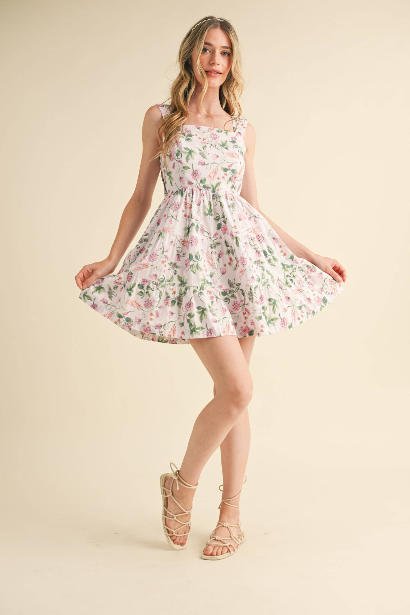&MERCI - Vente Robe – femme - ROBE COURTE À VOLANTS FLORAUX AVEC BRETELLES À NOUER MDR38087