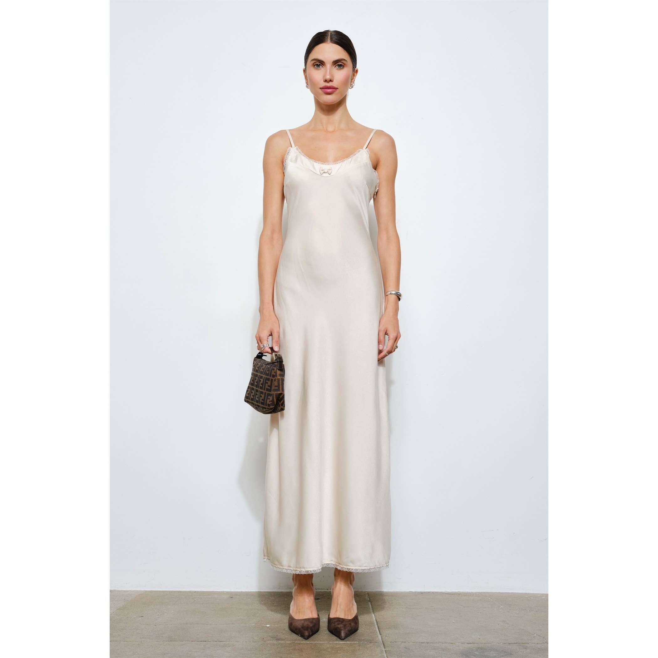 IVOIRE Robe nuisette à dos ouvert Genevieve en satin ivoire en vente sur Faire4