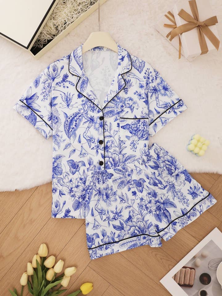 Conjunto de Pijama Clássico com Estampa Floral Azul e Branco por atacado de Lane & Lily