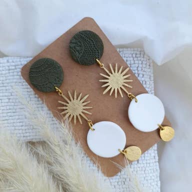 Pendientes de arcilla polimérica verde y blanca colección Matcha para venta al por mayor de CraftlyKaleido