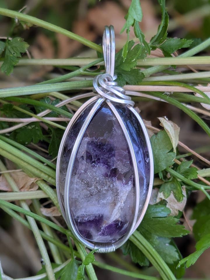 Auvergne hanger van amethist en sterling zilver voor wholesale door Le Tourbillon Minéral