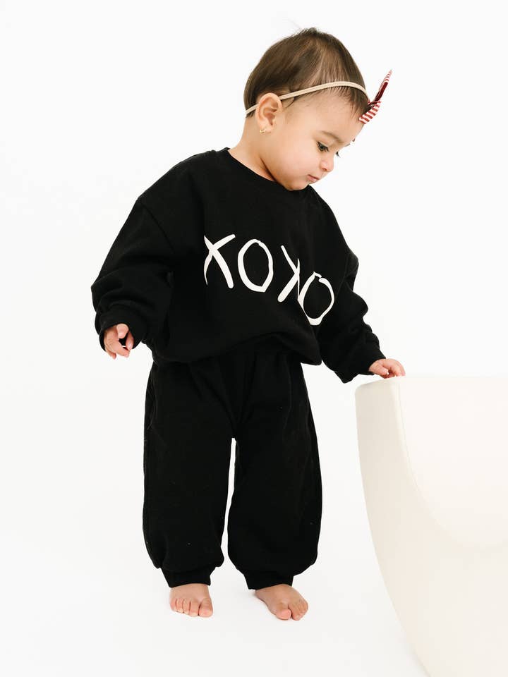 Little One Shop - Wholesale Clothing Set - Baby - Hugs & Kisses Sweatsuit1