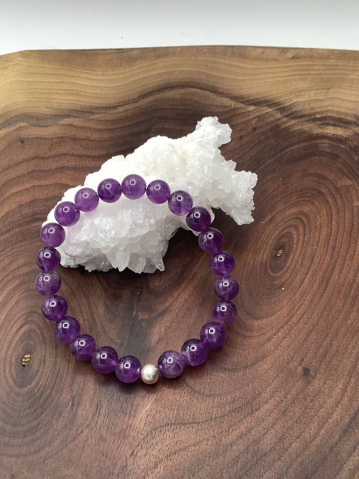 Bracelet en améthyste infusé de Reiki pour la vente par Hockley Designs