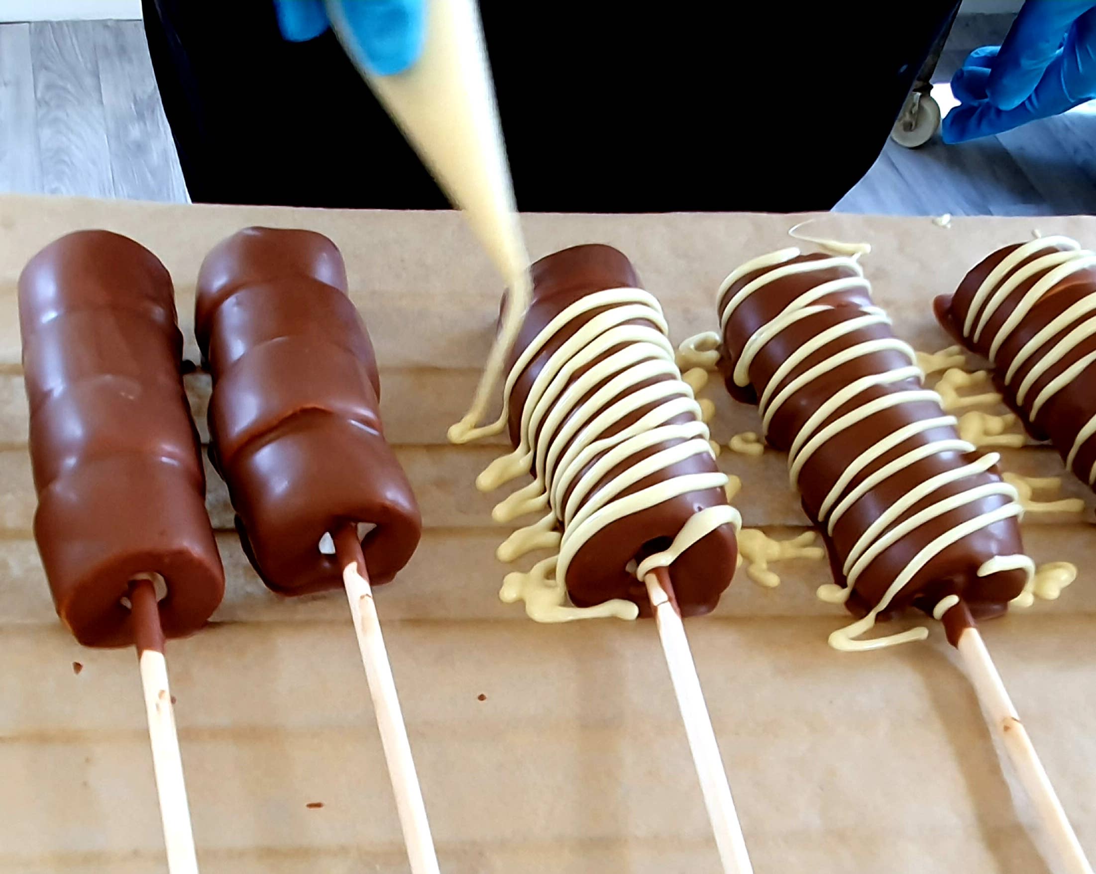 Cwtsh Chocolate - Wholesale Lollipop - Marshmallow Swizzler lollipop2