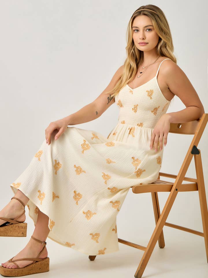 61431 Robe à smocks brodée de fleurs pour la vente par Mystree