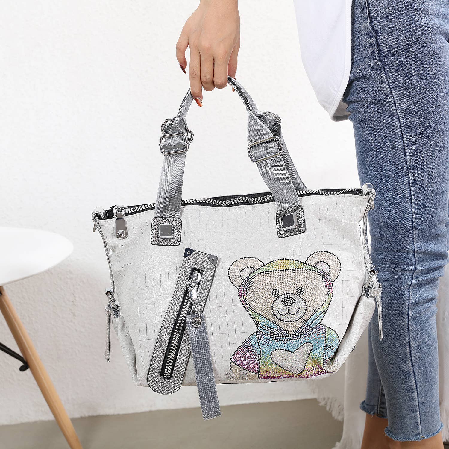 PEACH ACCESSORIES - Vendita all'ingrosso Tracolla - Donna - Borsa a tracolla alla moda con applicazione orsetto 602479