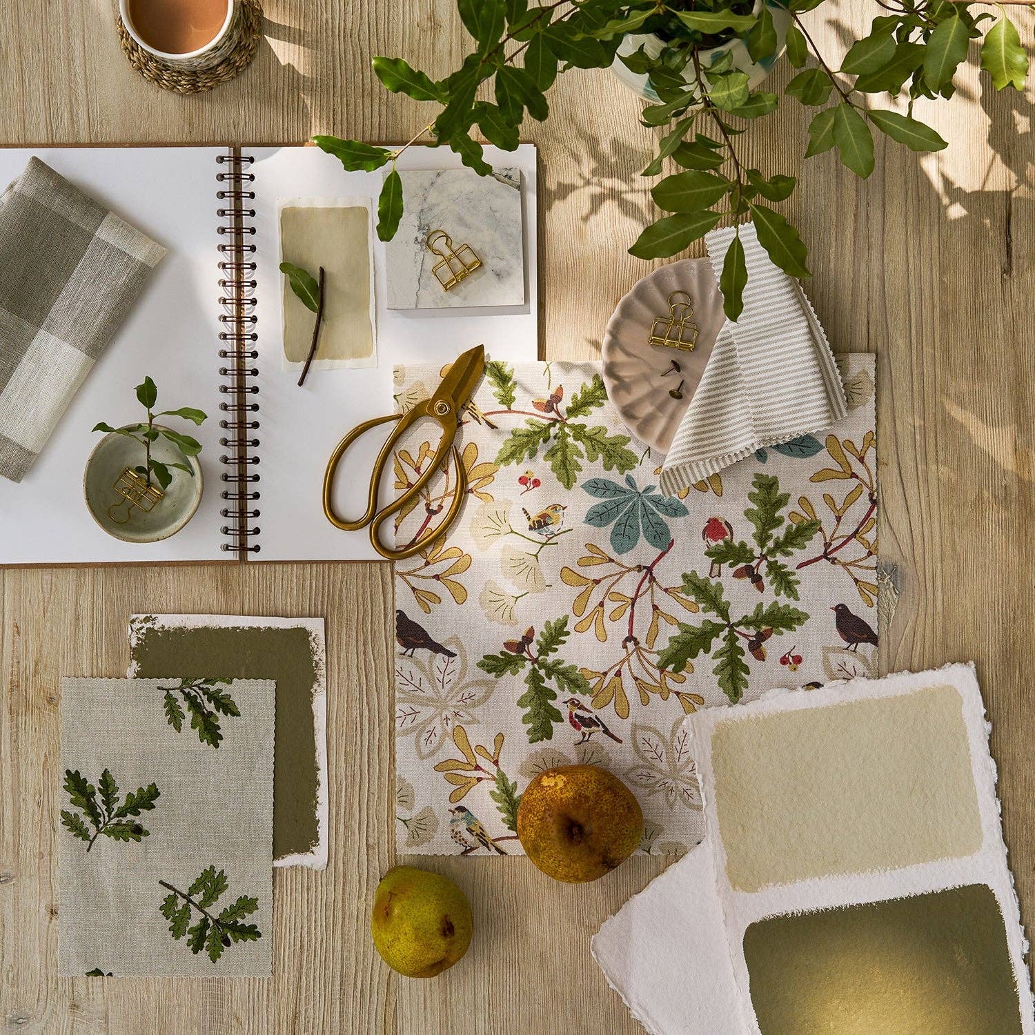 Sophie Allport - Vendita all'ingrosso Carta da parati - Tessuto Uccelli del Frutteto al Metro2