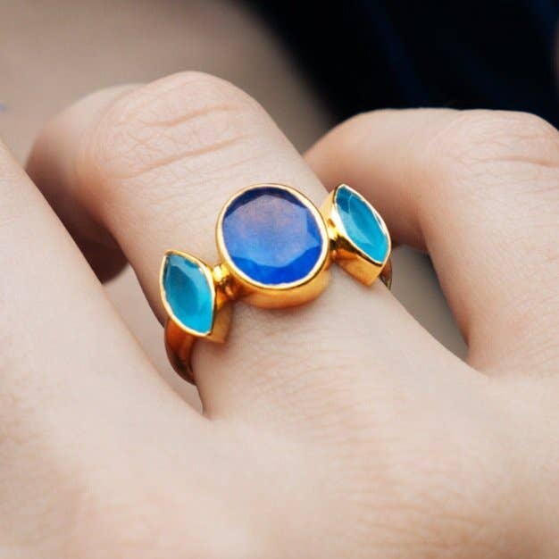 Gem Bazaar Jewellery – Großhandel Cocktail-/Statement-Ring – Blauaugen-Ring in Blauquarz, Blauchalcedon, Gold Vermeil1