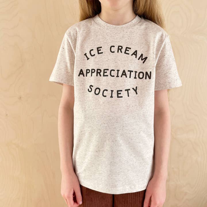Alphabet Bags – Engroshandel T-shirt med serigrafitryk – til børn – Ice Cream Appreciation Society - børnet-shirt – Cookies & Cream2