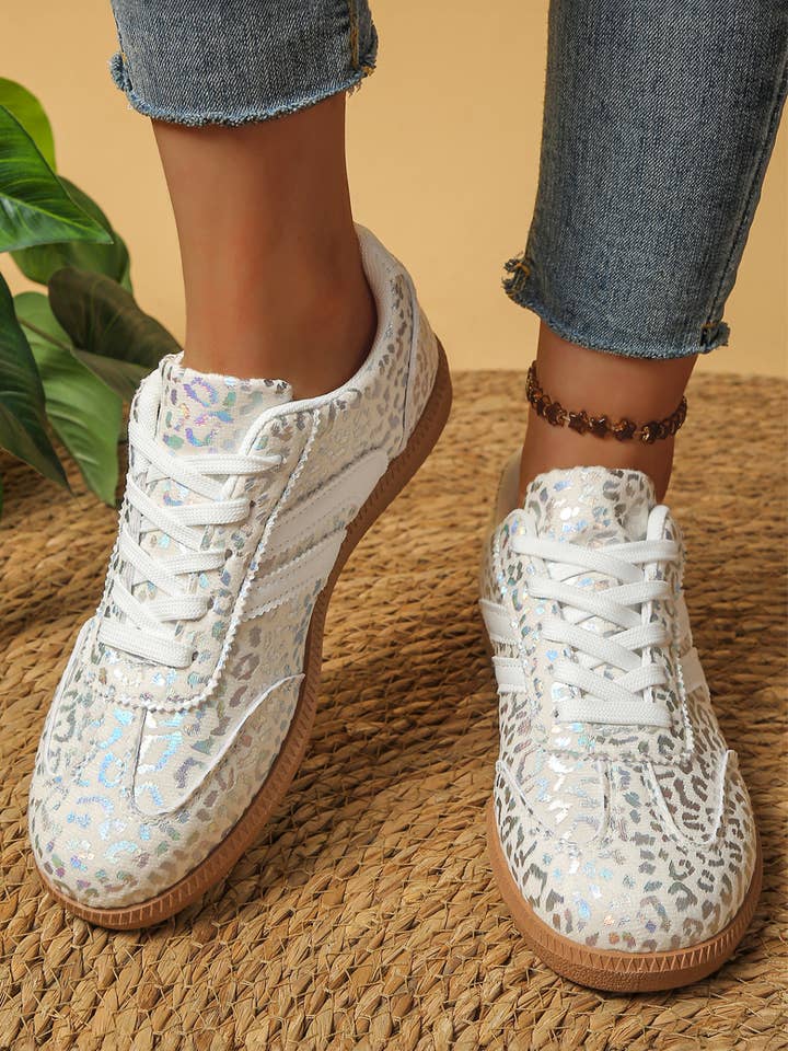 Baskets à lacets imprimé léopard scintillant en cuir LDC pour la vente par Little Daisy Closet