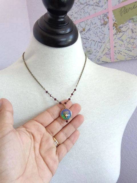 The green antique trunk - Wholesale Pendant/Charm Necklace - Beatrice - Mood Bead Bee Necklace - Bee Jewelry - Bee Pendan3