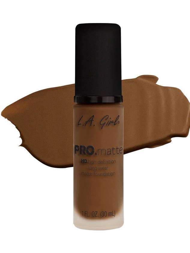 LA Girl GLM684 Cappuccino Pro Matte HD Foundation - 3 stk for engroshandel hos PINEAPPLE Beauty