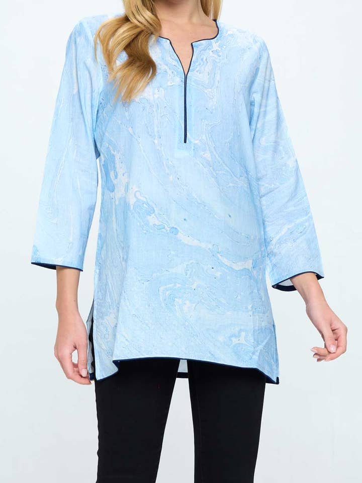Blaues Tunika-Oberteil aus weicher Baumwolle mit Marmormuster für den Großhandel von Culture Spot