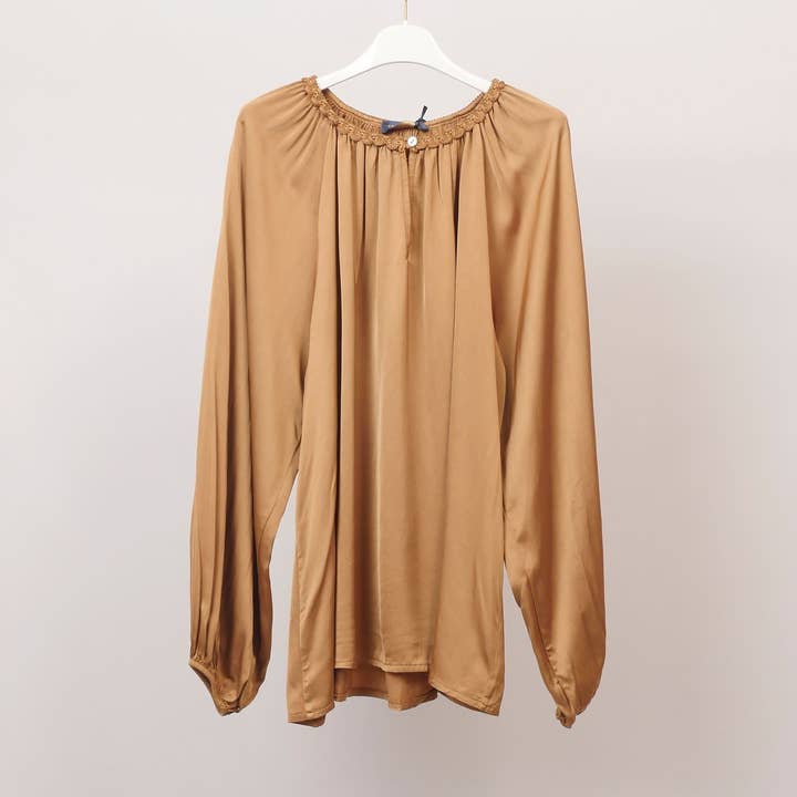 Round neck blouse with decorative neckline – DB2562VS for wholesale by Cecile Wang