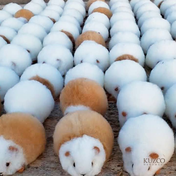 KuzcoHandmade – Engroshandel Plyslegetøj - Børn og baby – Fyldt marsvin i alpakahud – blødt tøjdyr2