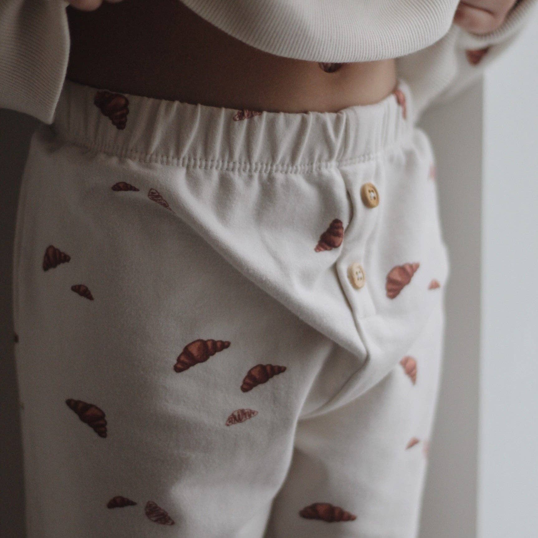 VACVAC studio - Wholesale Top & Pant Set - Kids - PETRI set - Croissant mini print1