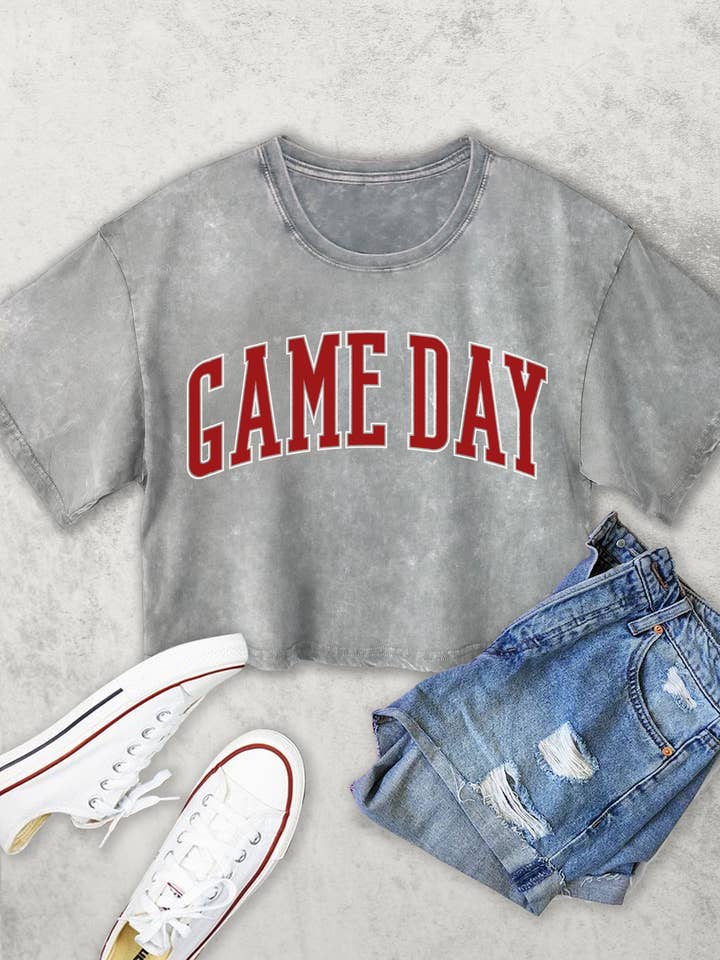 GAME DAY PUFF CROP-TOP FÜR DAMEN, VINTAGE-GRAFIK für den Großhandel von Rustee Clothing
