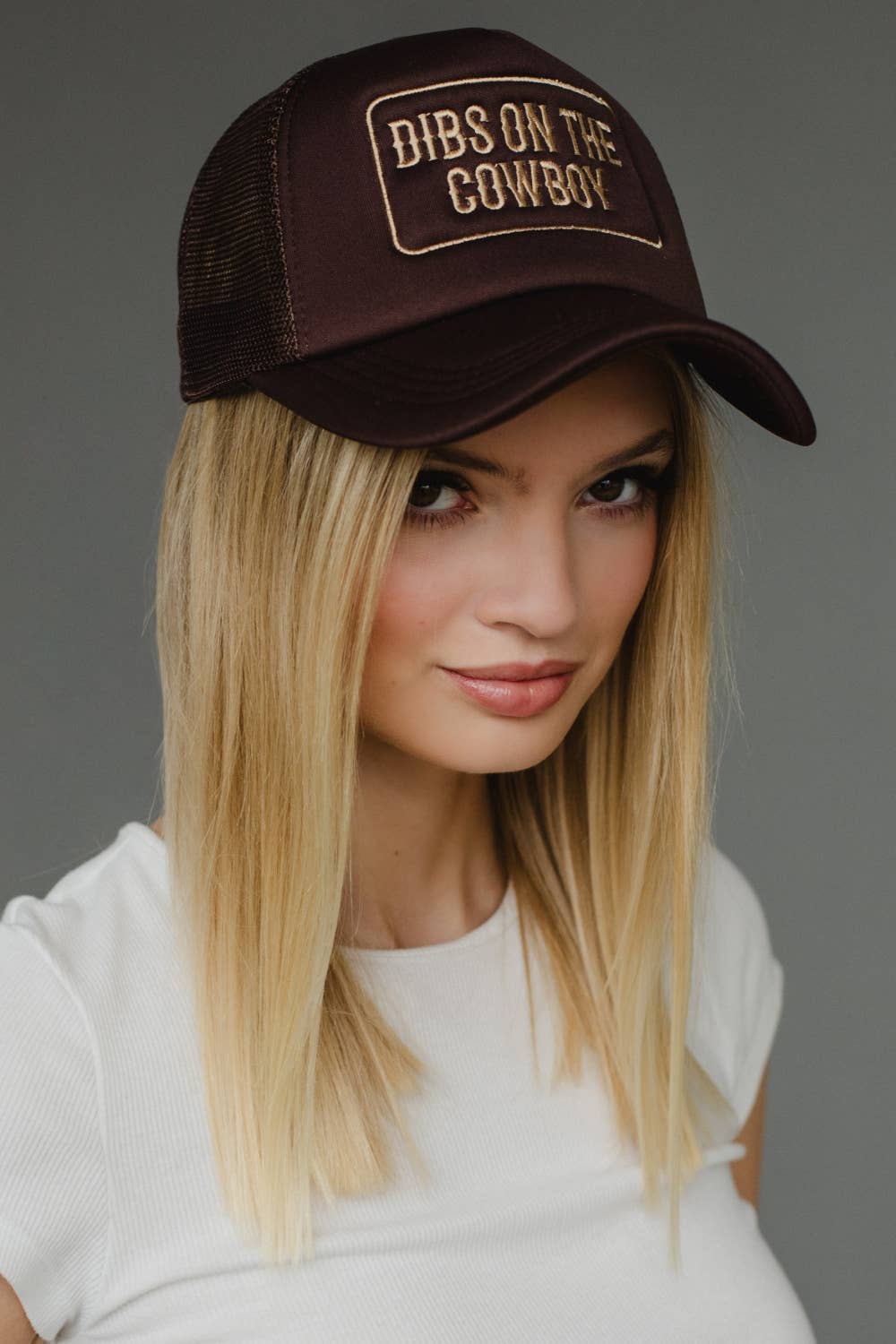 Panache Apparel Co. - Venta al por mayor Gorra trucker - Mujer - Brown se queda con el sombrero vaquero tipo camionero.2