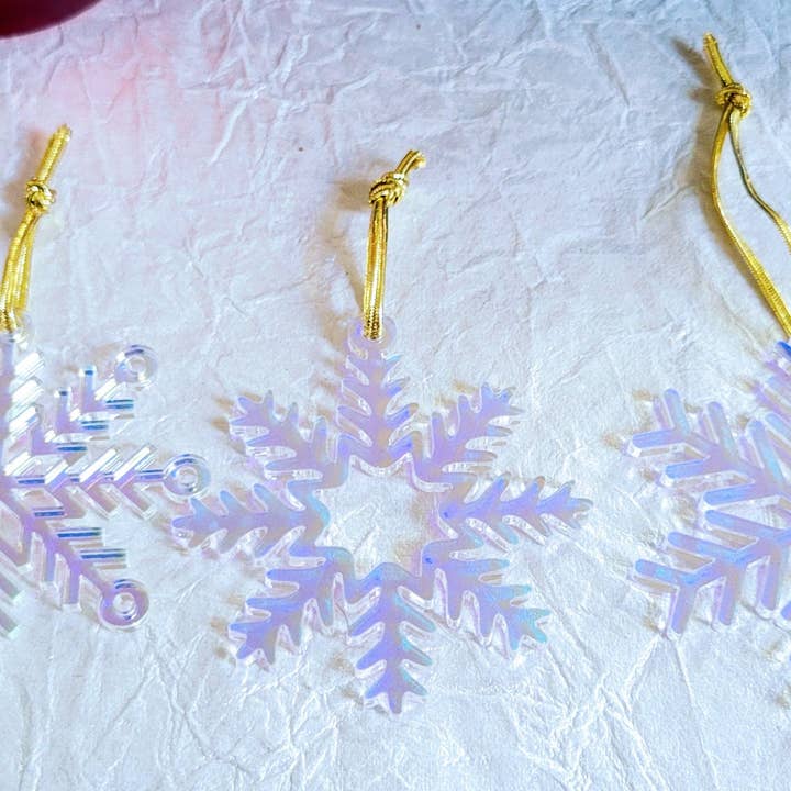 Shelfish Modern – wholesale Ornament set – Set of 3 Snowflake Ornaments - Iridescent Snowflakes - Minimalist Ornaments- Ornament Sets - Snowflake Ornaments