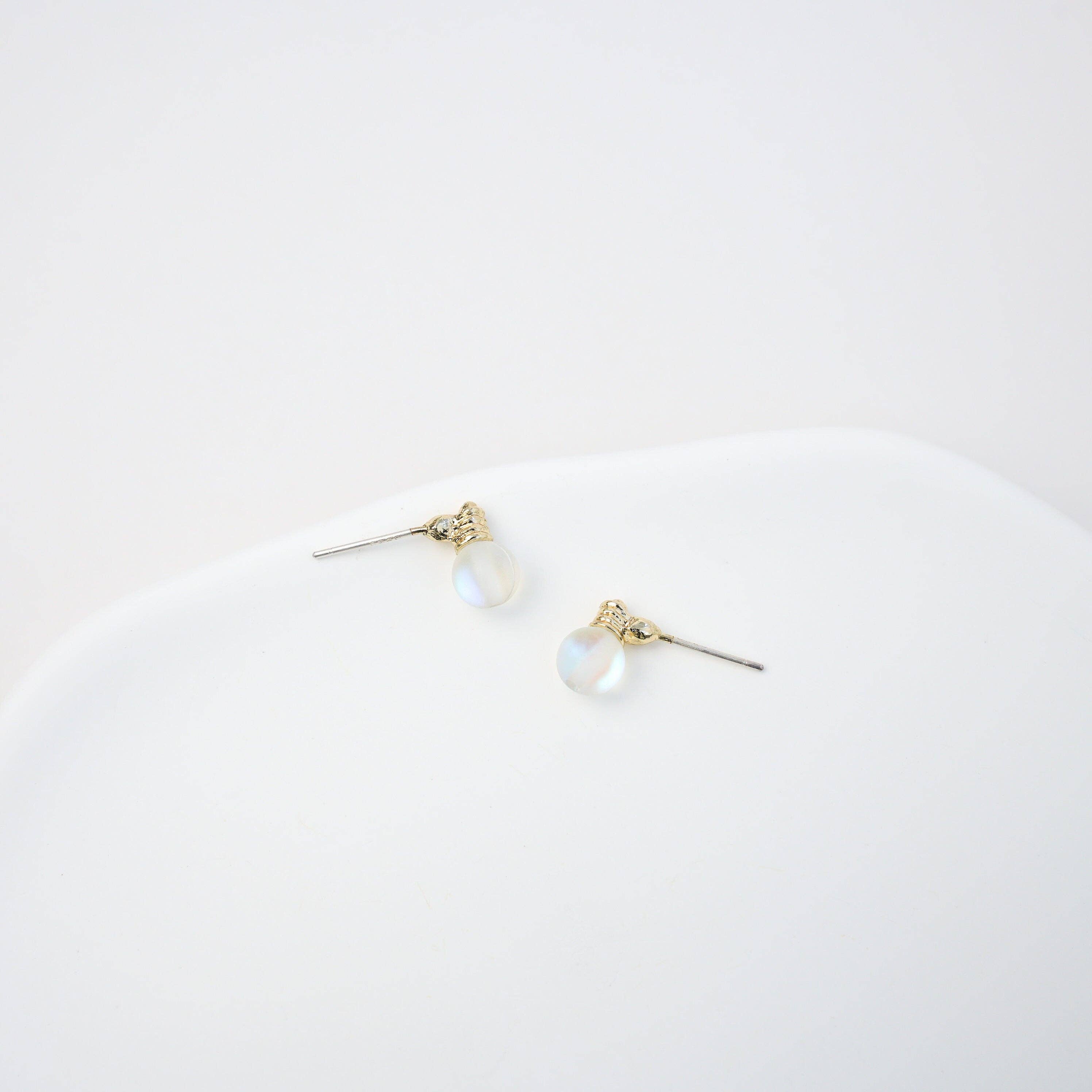 Mini Story Co - Wholesale Stud/Post Earrings - Gold Light Bulb Stud Earrings8