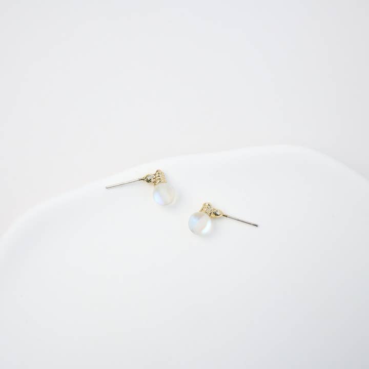 Mini Story Co - Wholesale Stud/Post Earrings - Gold Light Bulb Stud Earrings8