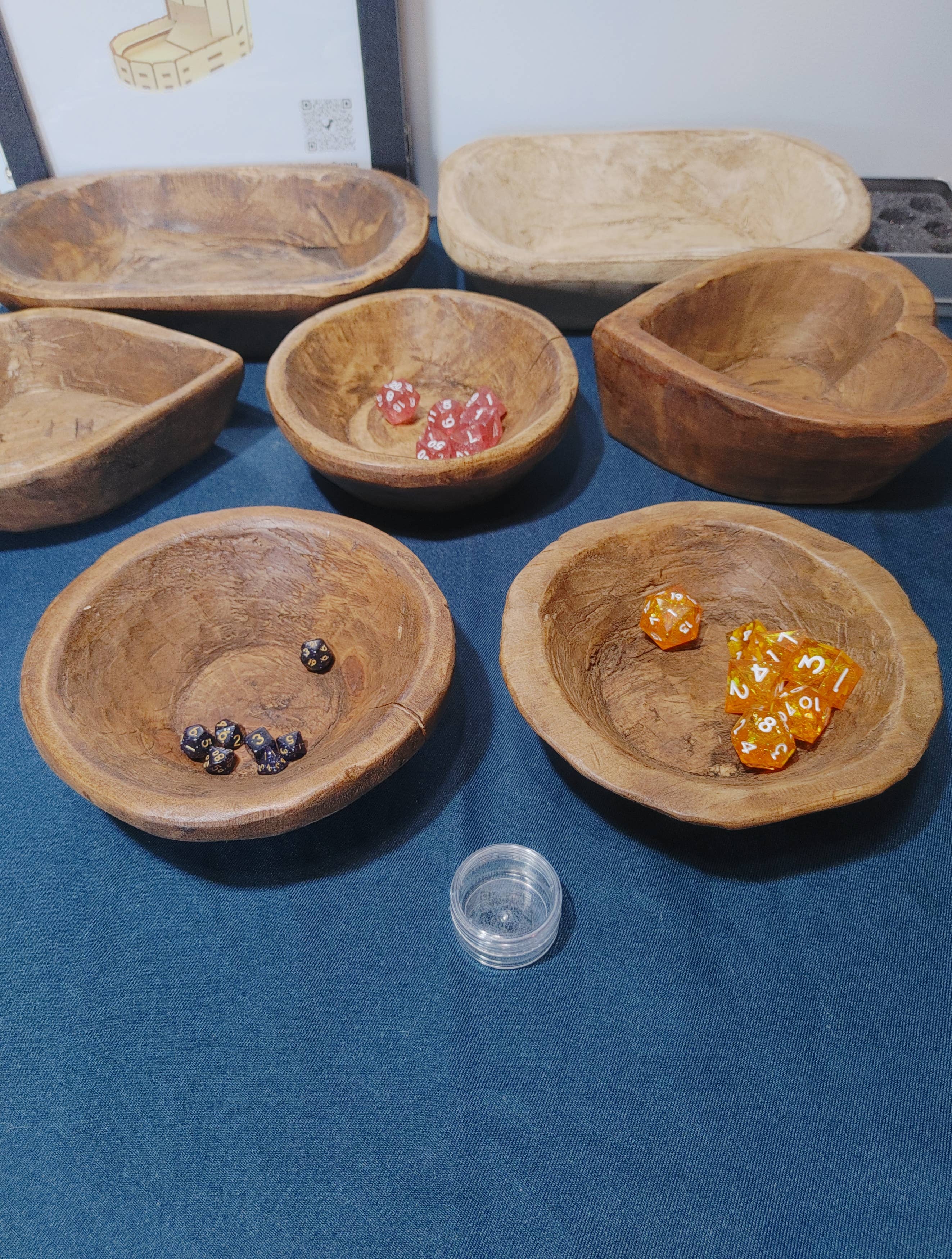 Cultivation Games - Vente Dé - Petit plateau à dés en bois sculpté à la main, 6 x 6 x 3, cœur et bol rond0