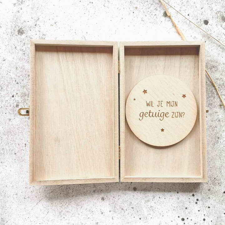 Willst du mein Trauzeuge sein? – Holzkiste mit Holzscheibe für den Großhandel von Fien & Feau