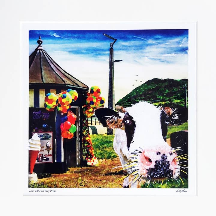 Monteret Limited Edition Print -Moo Selfie på Bray Prom for engroshandel hos Kelly Hood Art & Design Studio