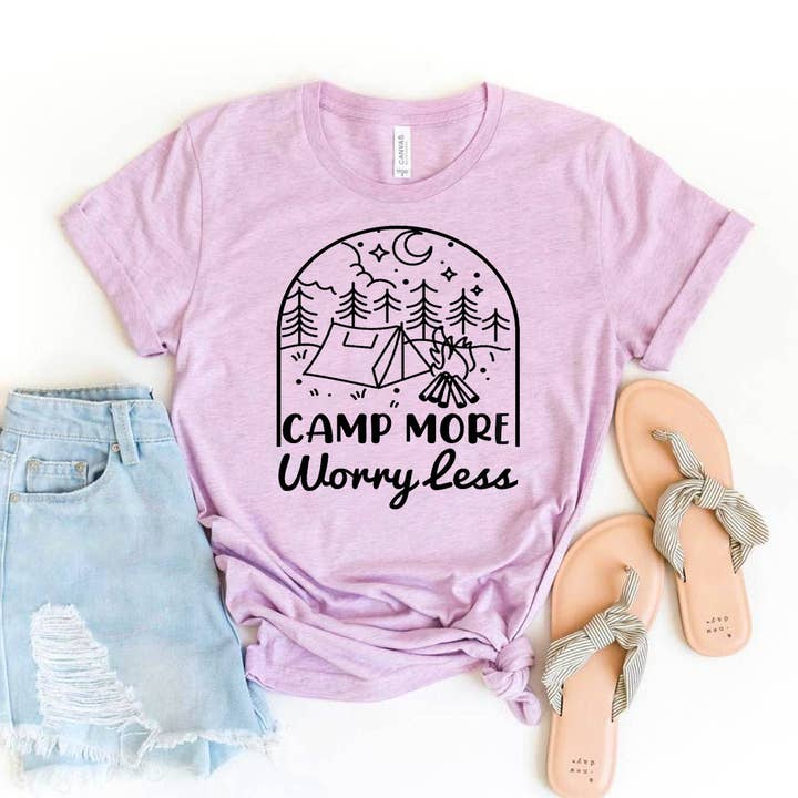 T-shirt Camp More Worry Less - Bella Canvas pour la vente par Printliss