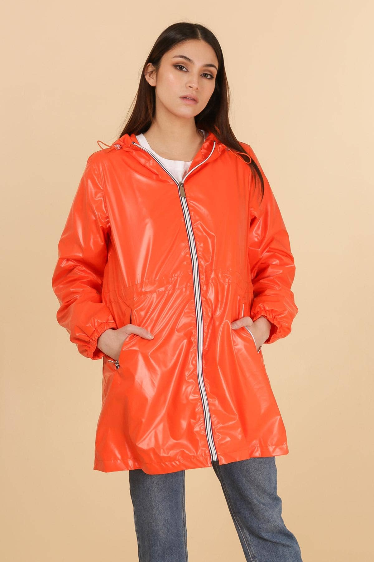 Attrait Paris - Vendita all'ingrosso Giacca antivento - Donna - Impermeabile lungo metallico con zip colorata e richiudibile10