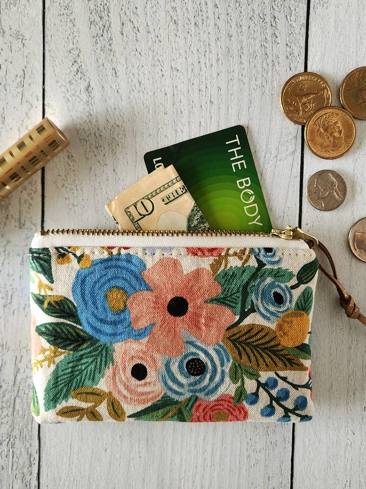 Set mit 5 Münzgeldbörsen mit klassischen Blumenmotiven von Rifle Paper Co für den Großhandel von Bamboo Hill