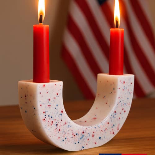 Castiçal em Resina em Forma de U Feito à Mão nos EUA – Branco com Confetti Colorido – Design de 2 Velas KIZIMA por atacado de KIZIMA
