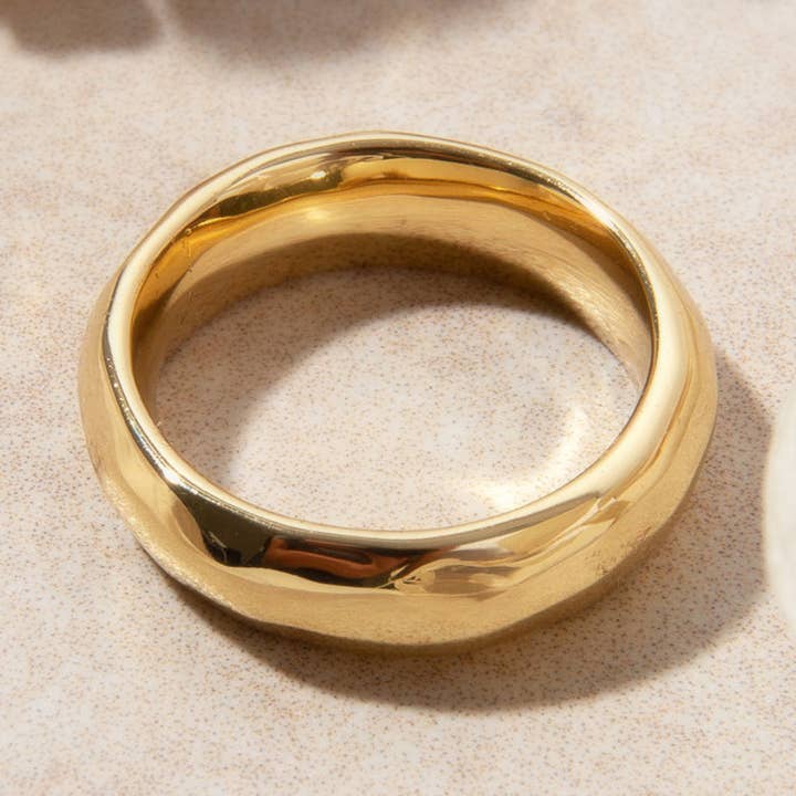 Anello a Fascia Spessa Placcato in Oro 14k Dani per la vendita all'ingrosso da parte di Heilo Jewelry