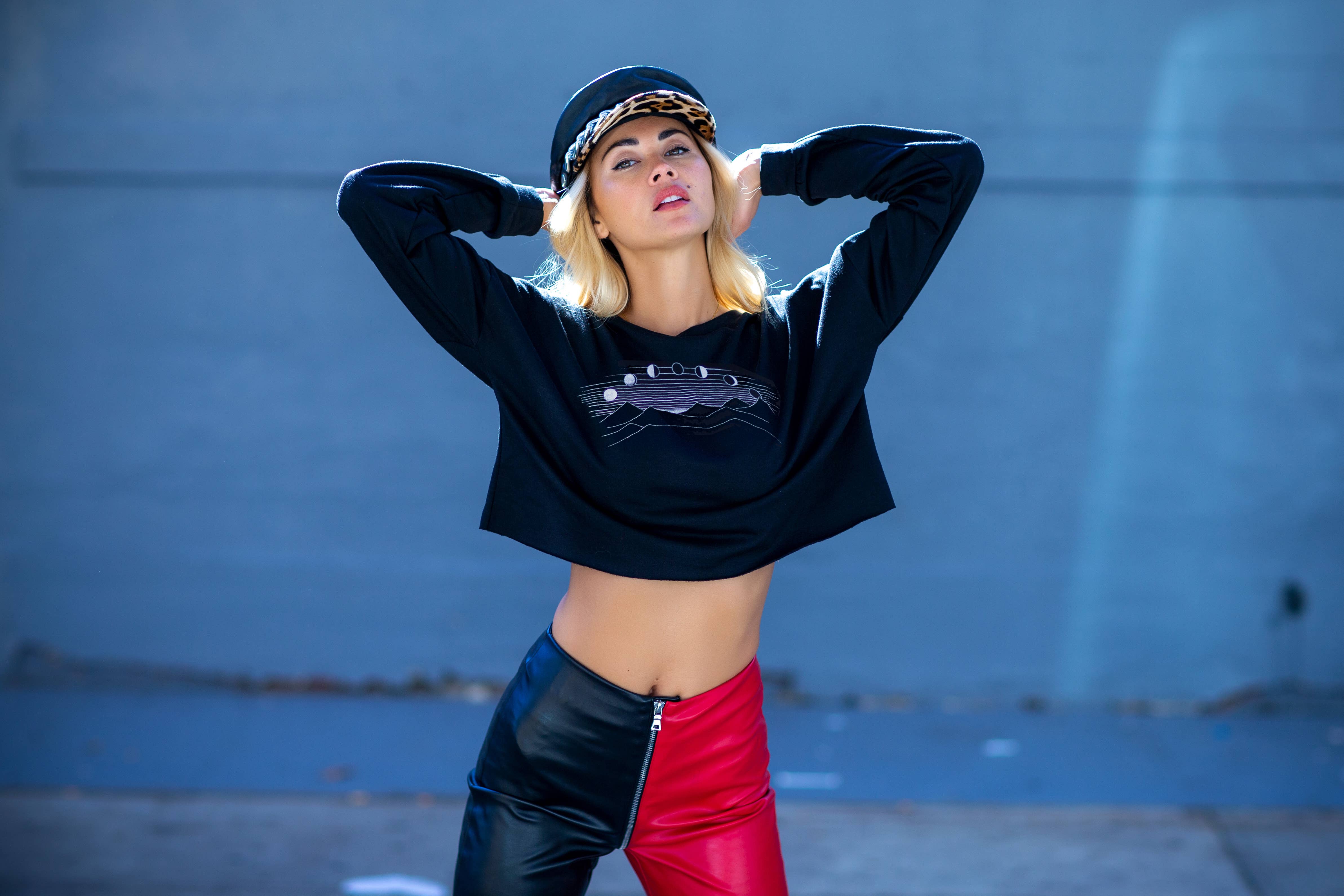 NEOCLASSICS - Wholesale Graphic Sweatshirt - Women's - Crescent Moon Crop Sweatshirt - One Size2