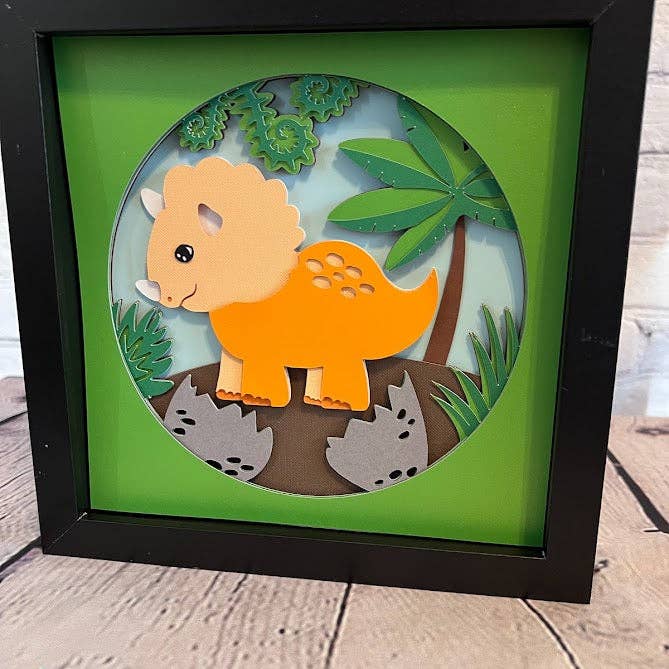 Olivia Reagan Designs – wholesale Dimensionell/3D-väggkonst – Triceratops tecknad 3D-papperskonst i en skugglåda