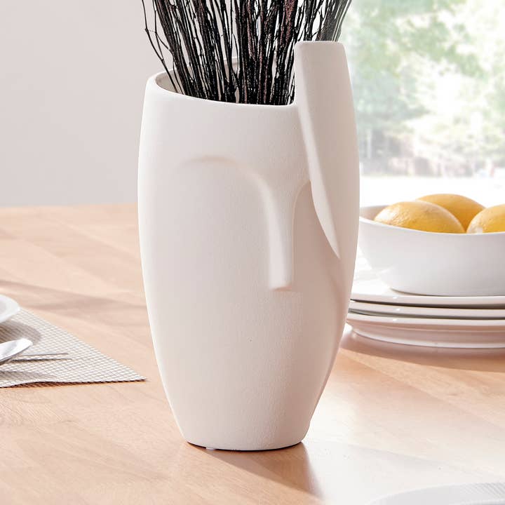 Maceta con forma de escultura de cerámica mate con cara de crema Hans Ansit para venta al por mayor de Danya B