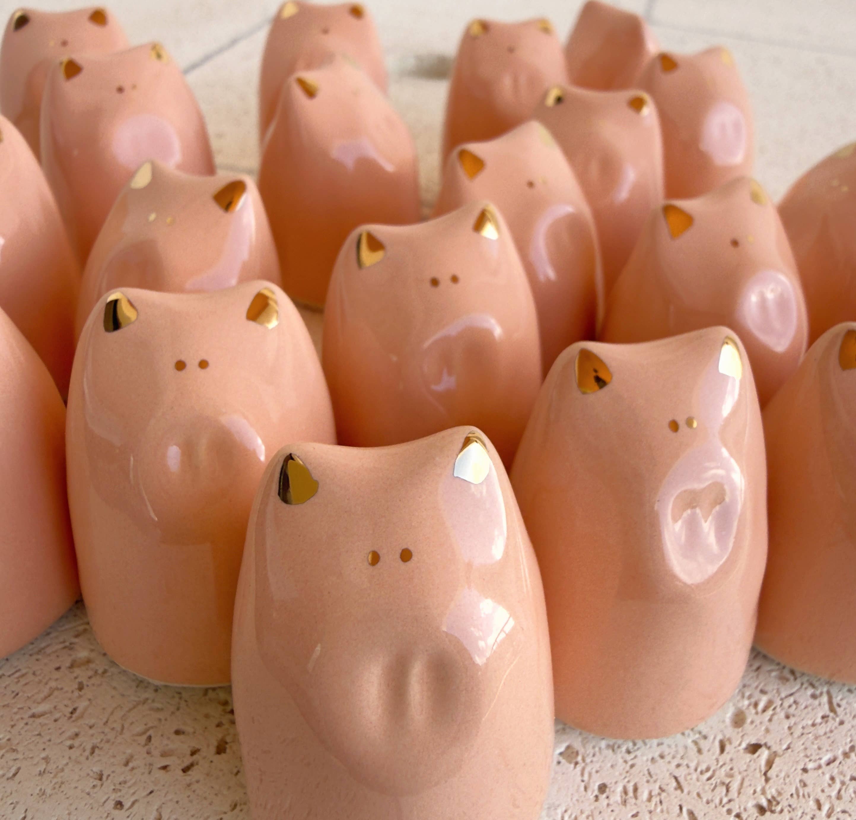 Picuru ceramicas - Wholesale Decorative Figurine - Fortune Pig Amulet - Gold Luster 5 Languages4