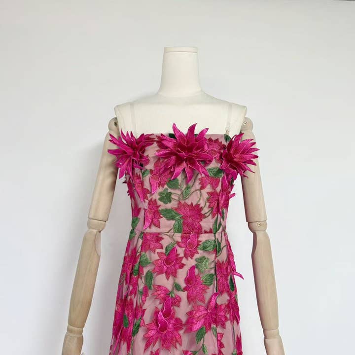 Productseeker - Vente Robe – femme - Robe d'été élégante en maille avec broderie 3D et bustier tube12