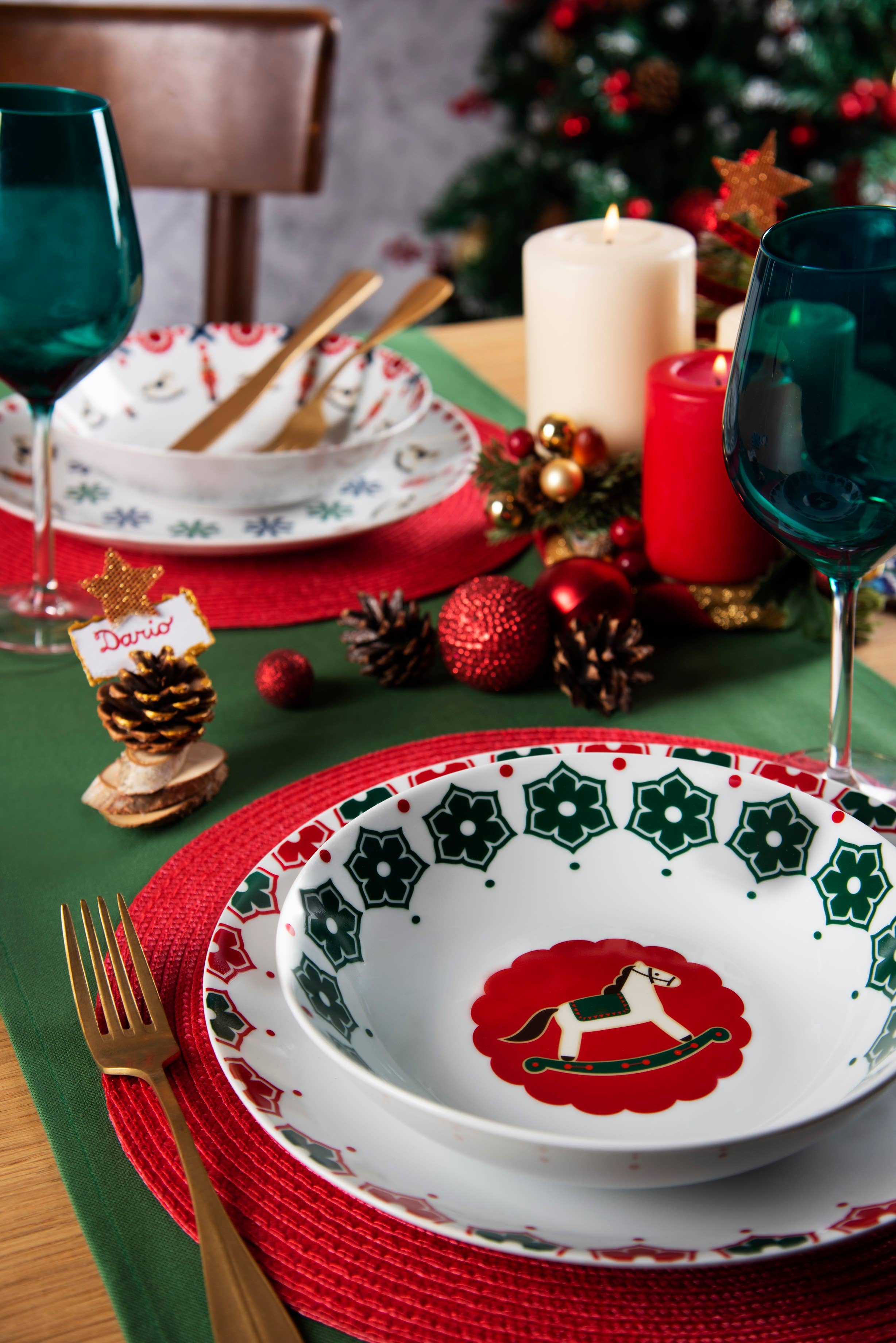 multicolour Christmas Dinnerware Set 18 pcs Nutcracker for wholesale on Faire7