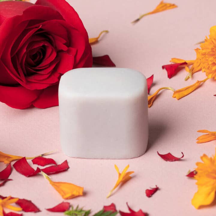 La Saponaria - Wholesale Solid Perfume - Biodeo Solid Sweet Hug - Floral (40 gr)1