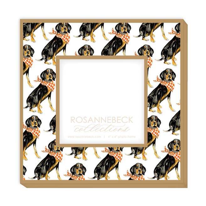 Coonhound dorato con bandana arancione cornice 4x4 per la vendita all'ingrosso da parte di RosanneBeck Collections