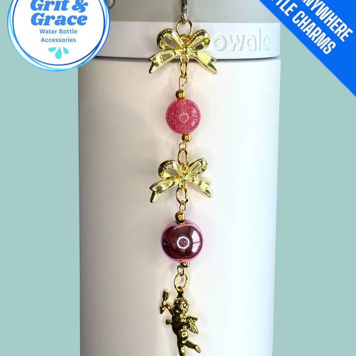 Colgante de botella con querubín rosa para colgar en cualquier lugar para venta al por mayor de Grit & Grace Water Bottle Accessories