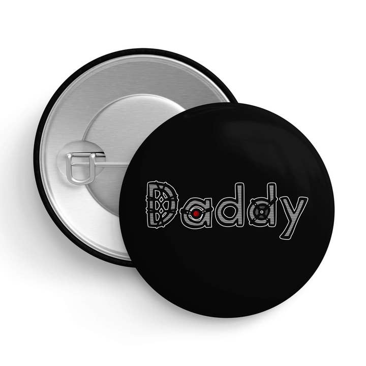 Alfinete Adulto Daddy Kink | Botão Sexy 32 mm (1,25 pol.) por atacado de That Queer Card Co