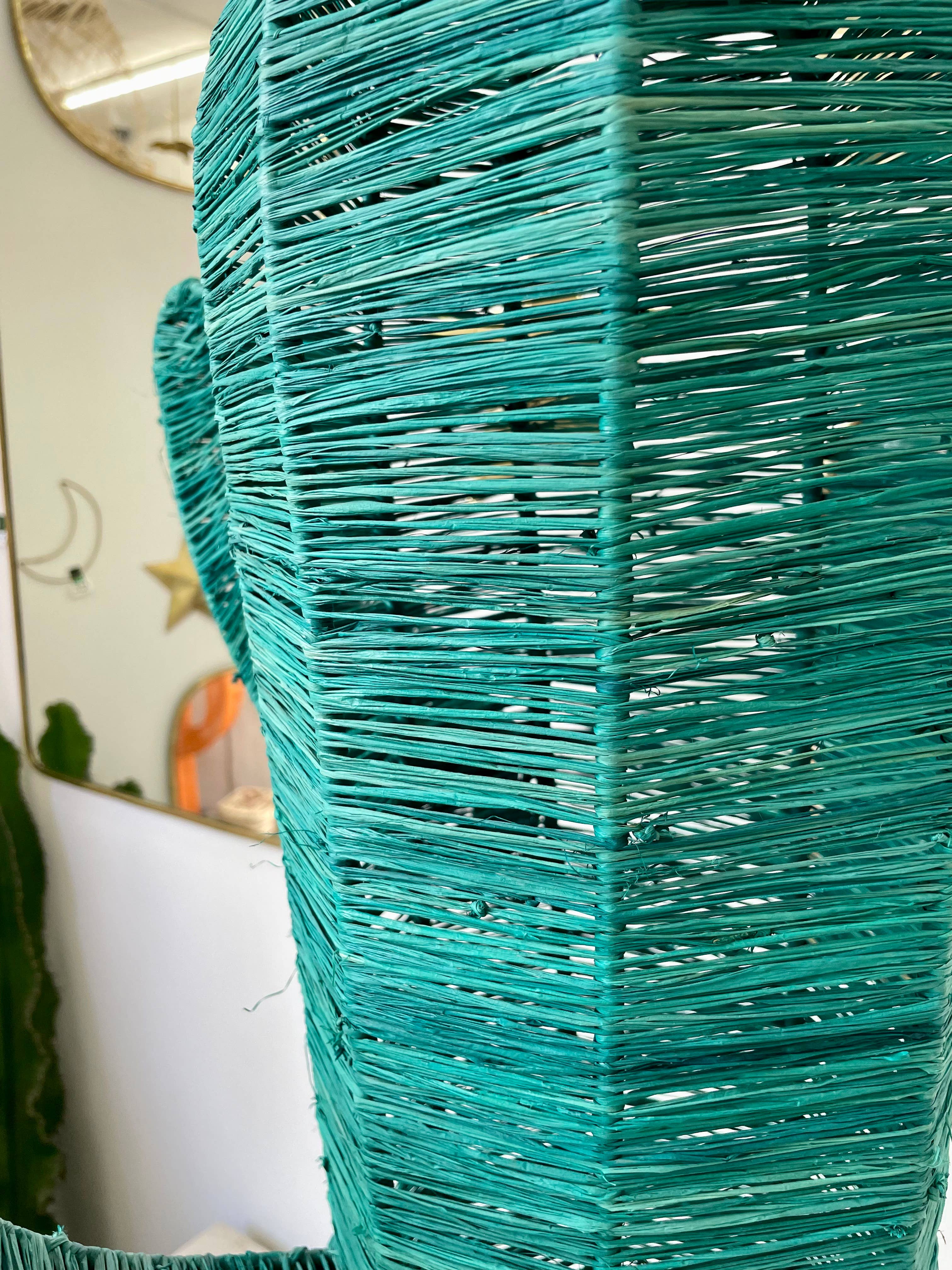 BAHIA HOME – wholesale Dekorativt bordsobjekt – Handflätad kaktus i raffia - grön12